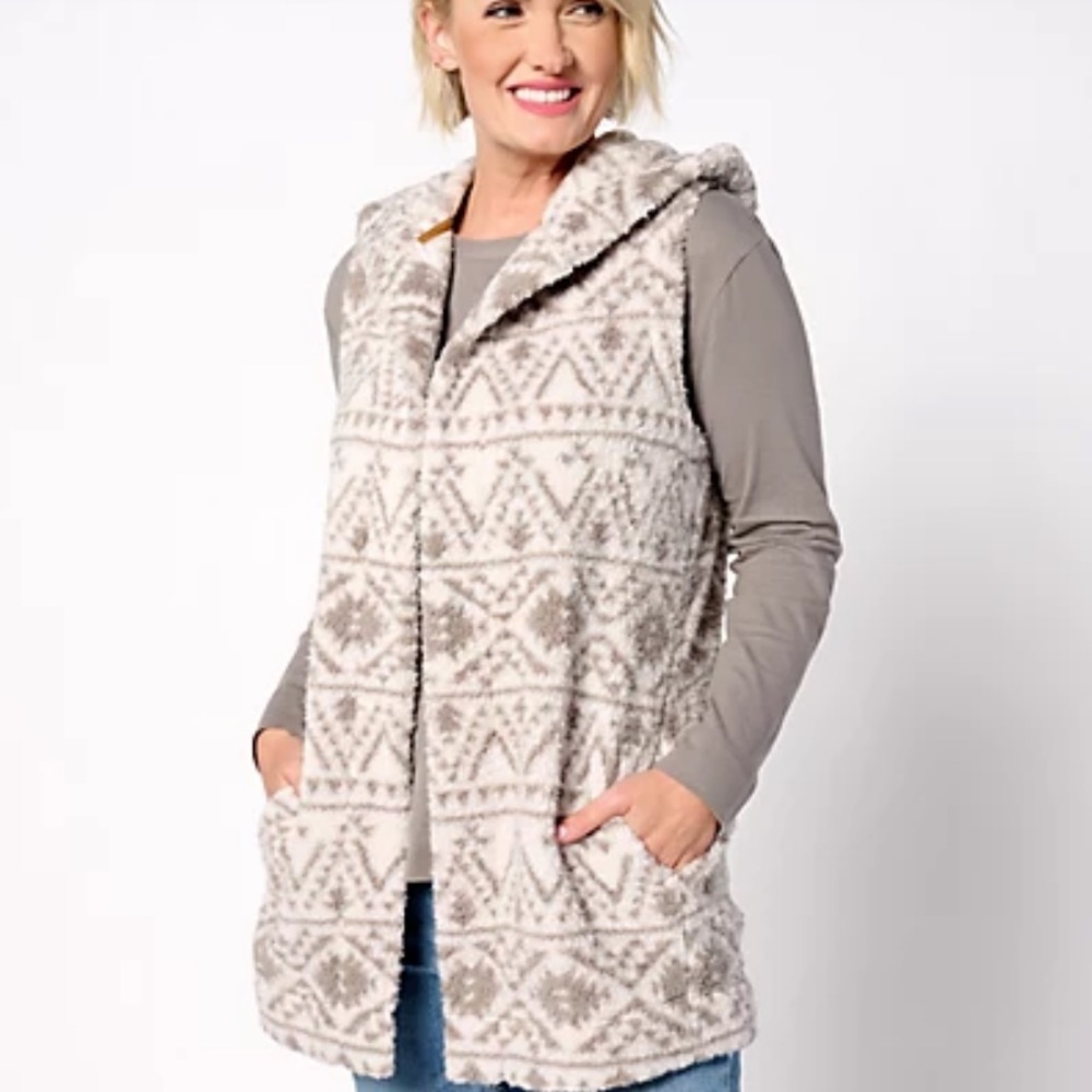 New set Koolaburra by UGG Cozy Sherpa Hooded Vest & Long Sleeve Tee